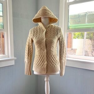 American Eagle Hand Knit 100% Lambswool Cardigan with Hood Cream Size Medium